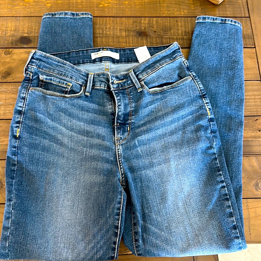 Signature by Levi Strauss Women's Skinny Jeans - Medium Blue Denim EUC